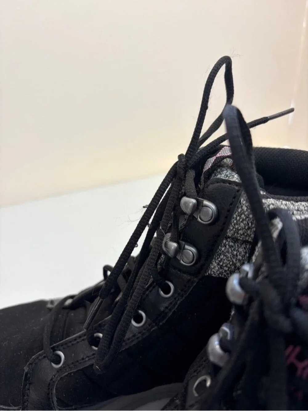 Ryka Aurora Winter Boots Womens Size 8 Black Gray Lace Up Comfort Hiking Shoes